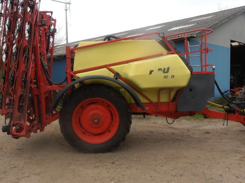 Vicon 3800 l . 24m  Trailersprøjte