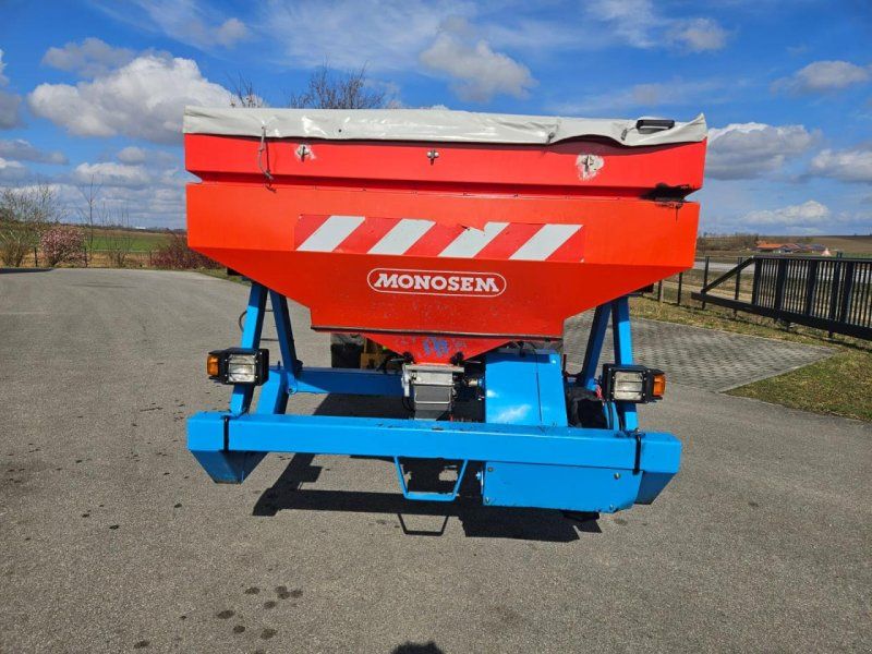 Monosem Düngertank, Reihenstreuer