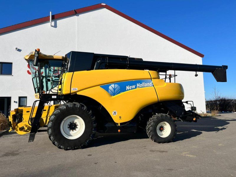 New Holland CR 980 mit Smart Steer Lenksystem, Schneidwerk optional