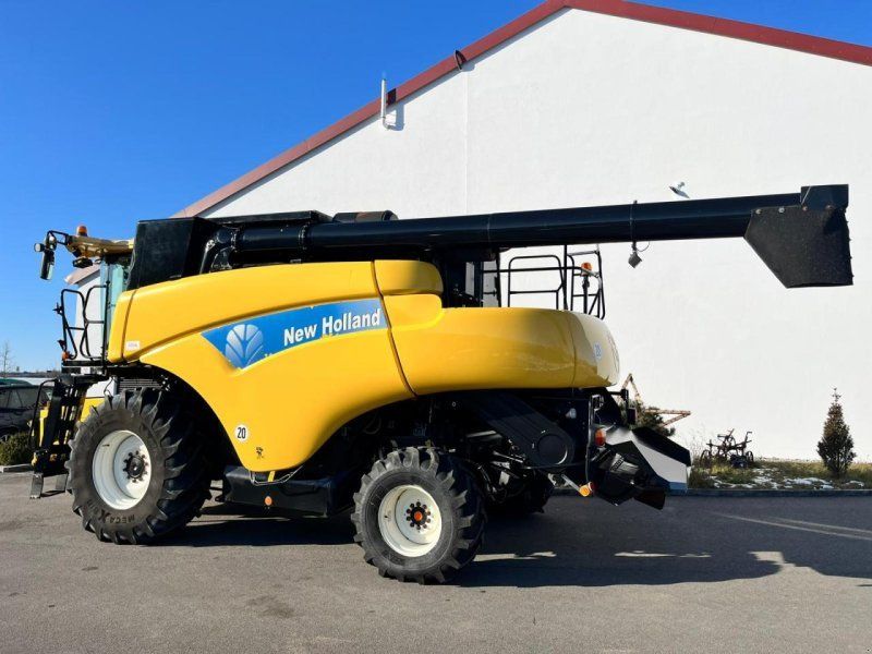 New Holland CR 980 mit Smart Steer Lenksystem, Schneidwerk optional