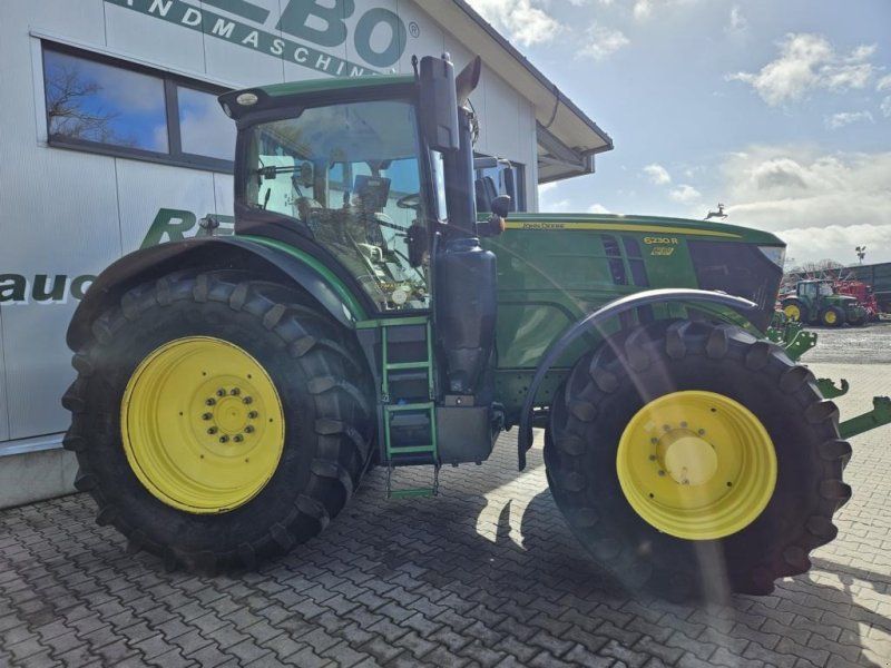 John Deere 6230R