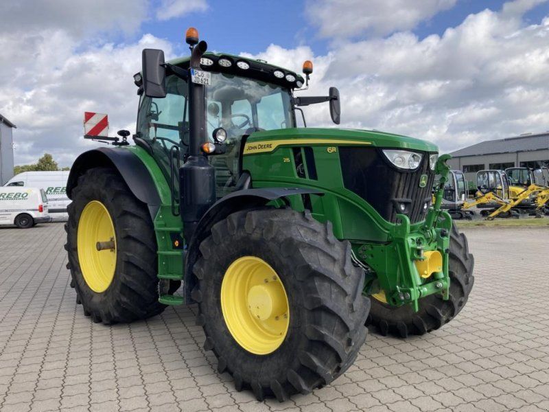 John Deere 6R215
