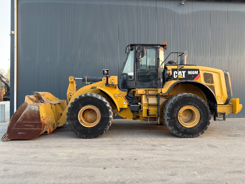 CAT 966M