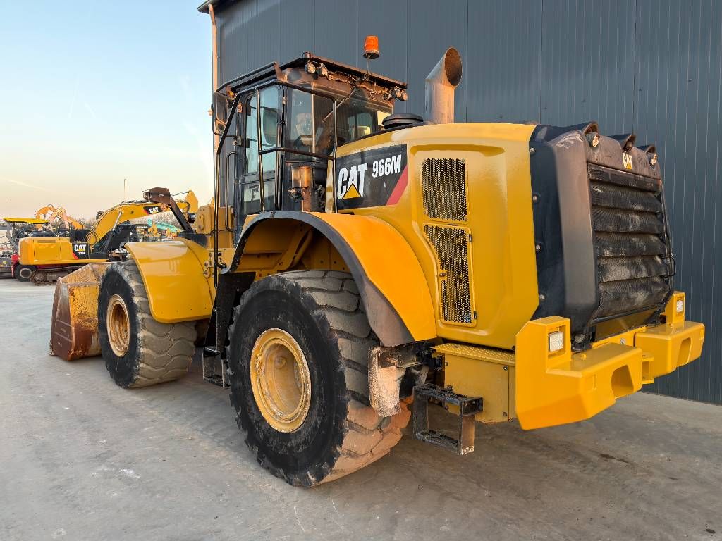 CAT 966M