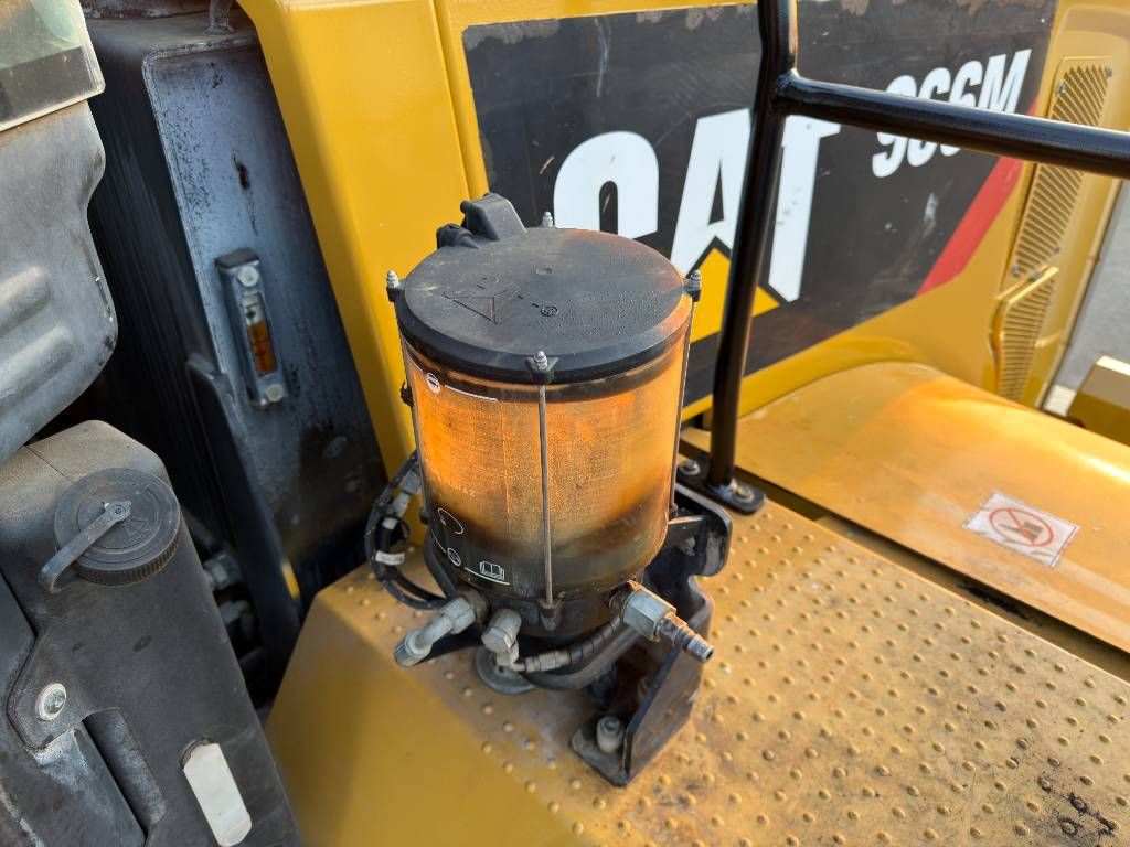 CAT 966M