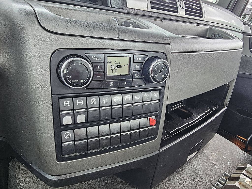 M.A.N. 41.360 TGS 8x4