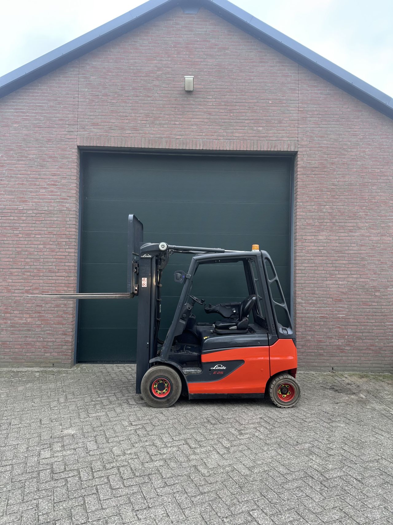 Linde E25-01 2500kg triplo elektrische heftruck