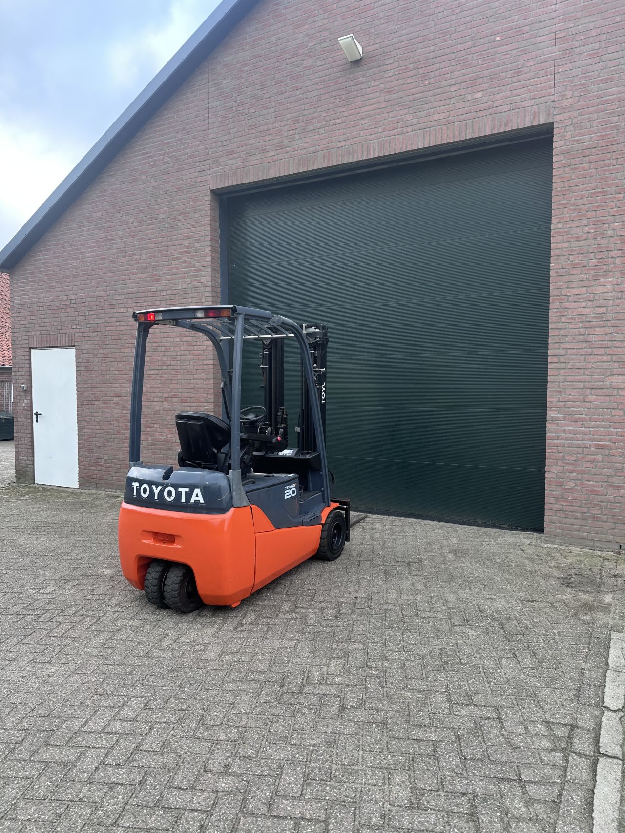 Toyota 8FBET20 2000kg triplo elektrische heftruck