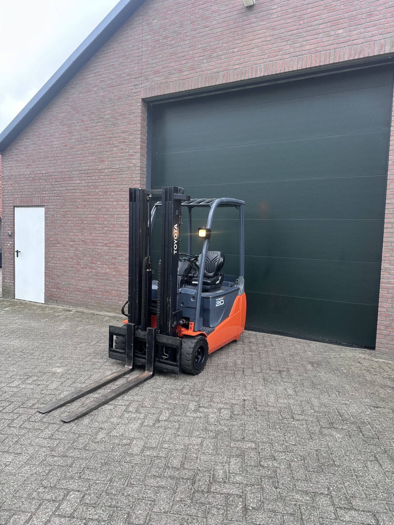 Toyota 8FBET20 2000kg triplo elektrische heftruck
