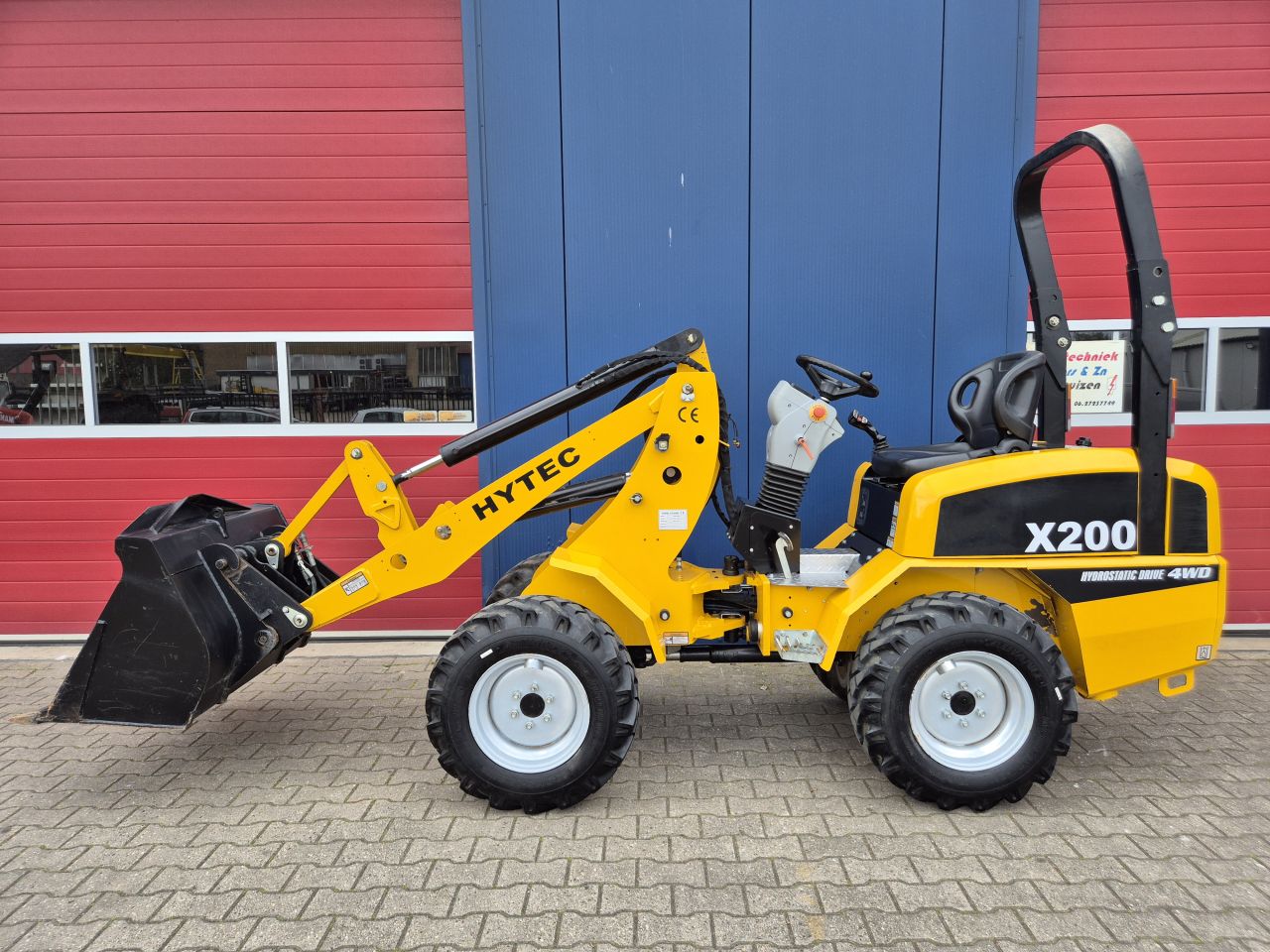 HYTEC X200 SHOVEL BOUWJAAR 2022 MET SLECHTS 208 UUR