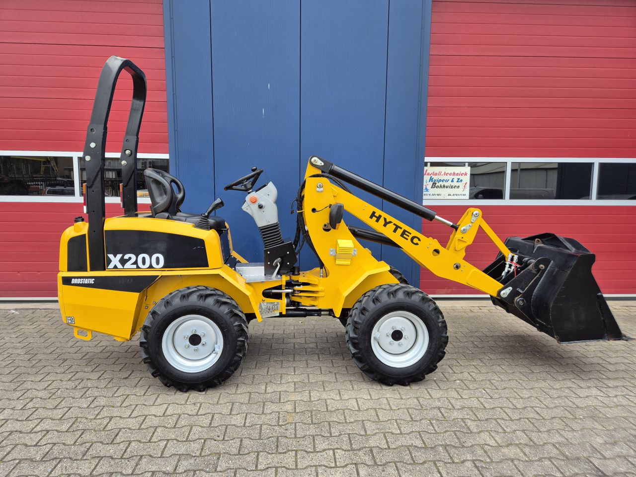 HYTEC X200 SHOVEL BOUWJAAR 2022 MET SLECHTS 208 UUR