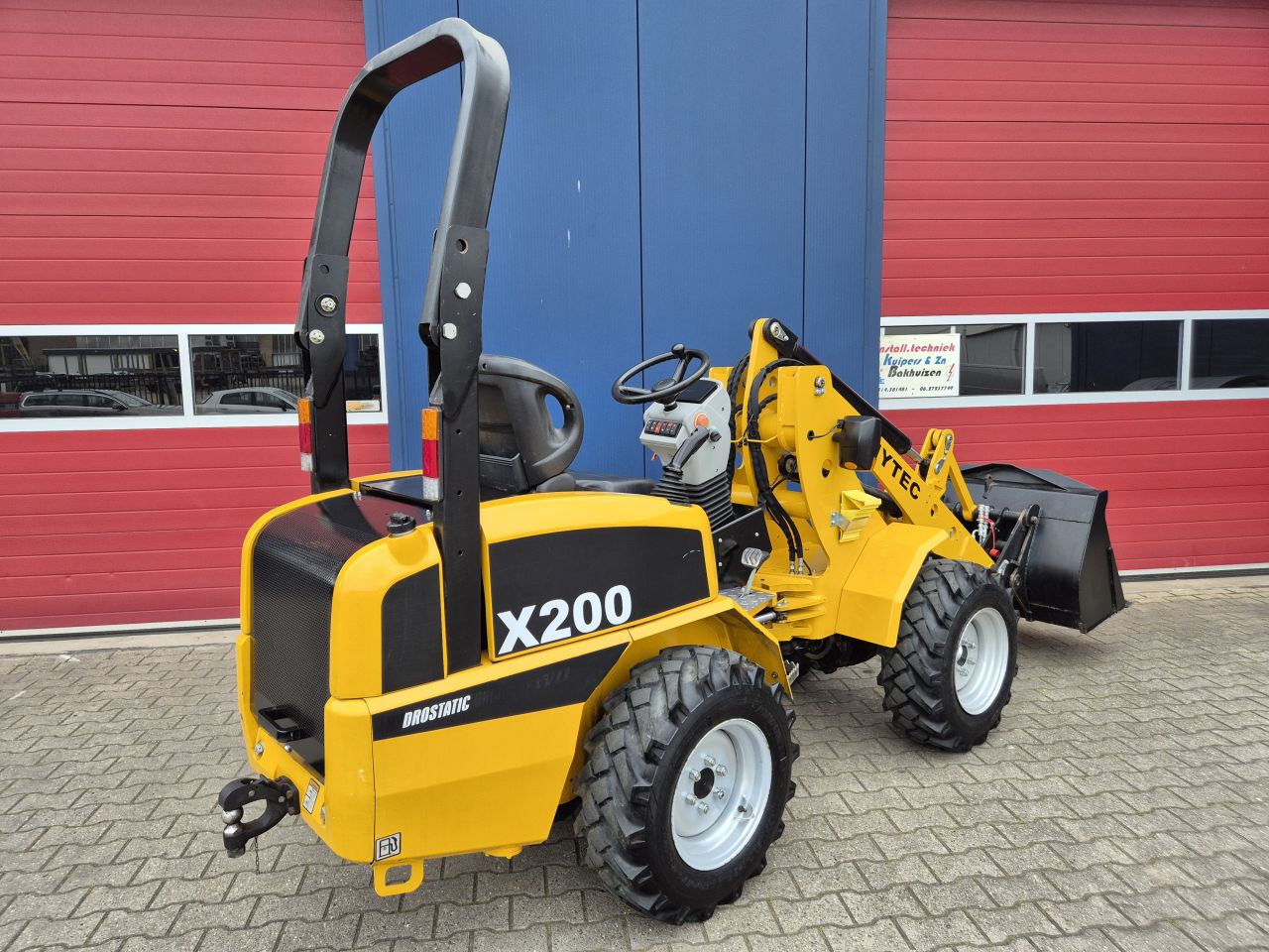 HYTEC X200 SHOVEL BOUWJAAR 2022 MET SLECHTS 208 UUR