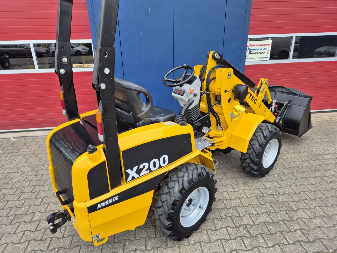 HYTEC X200 SHOVEL BOUWJAAR 2022 MET SLECHTS 208 UUR