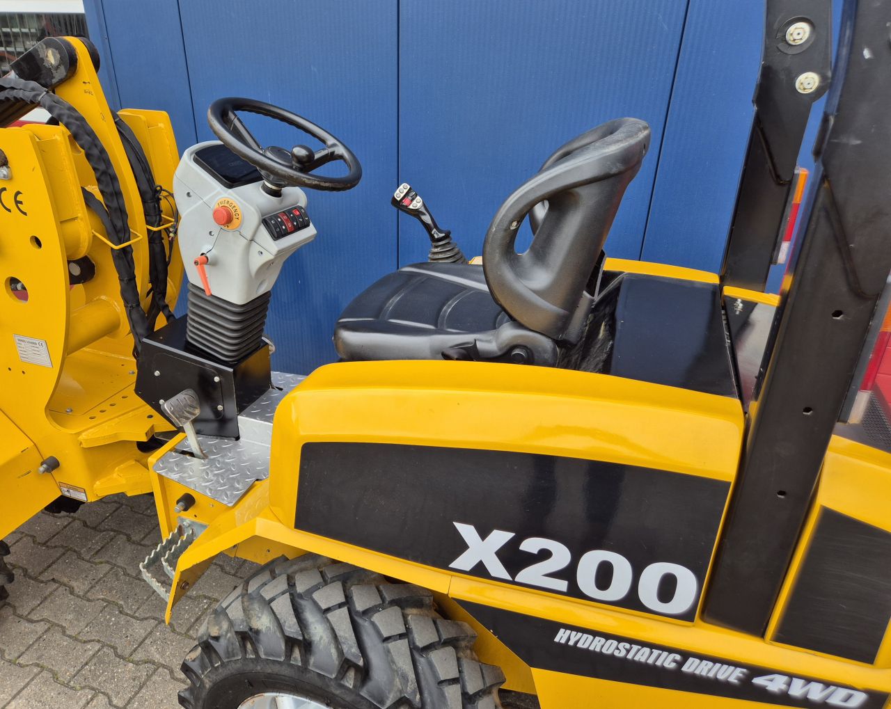 HYTEC X200 SHOVEL BOUWJAAR 2022 MET SLECHTS 208 UUR