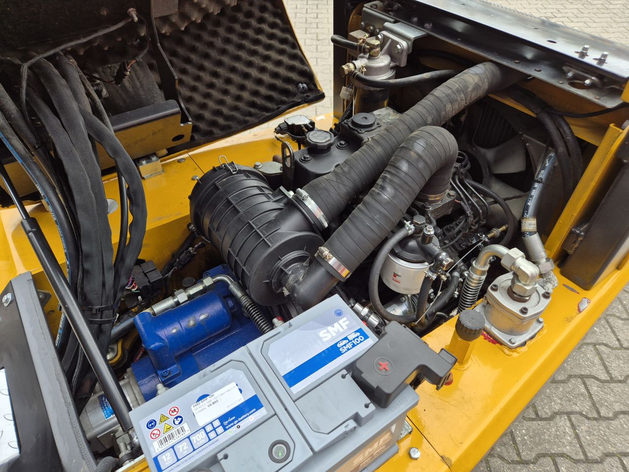 HYTEC X200 SHOVEL BOUWJAAR 2022 MET SLECHTS 208 UUR