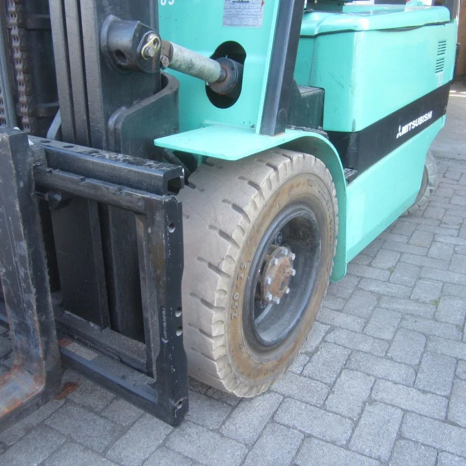 Mitsubishi Heftruck FB30K, elek., triplex, side shift, HH 4.70 mtr.