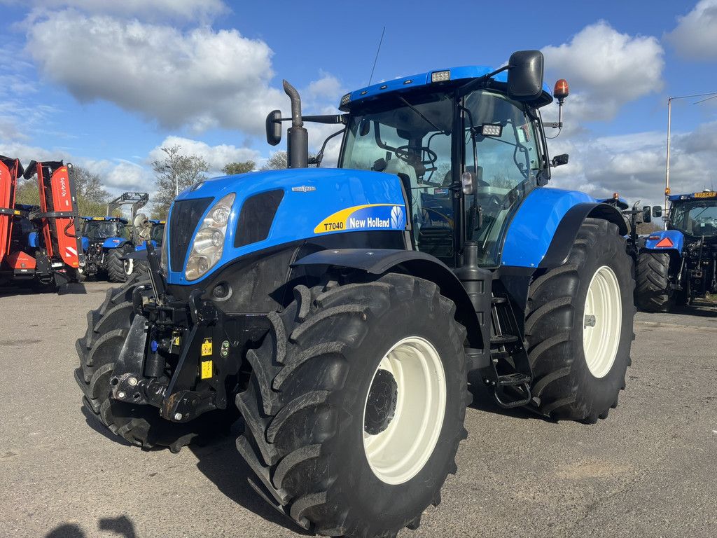 NEW HOLLAND T7040 AC