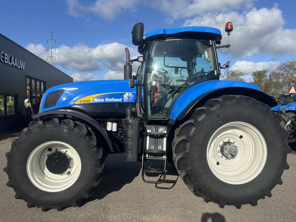 NEW HOLLAND T7040 AC