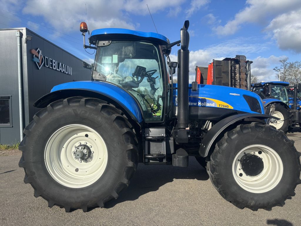NEW HOLLAND T7040 AC