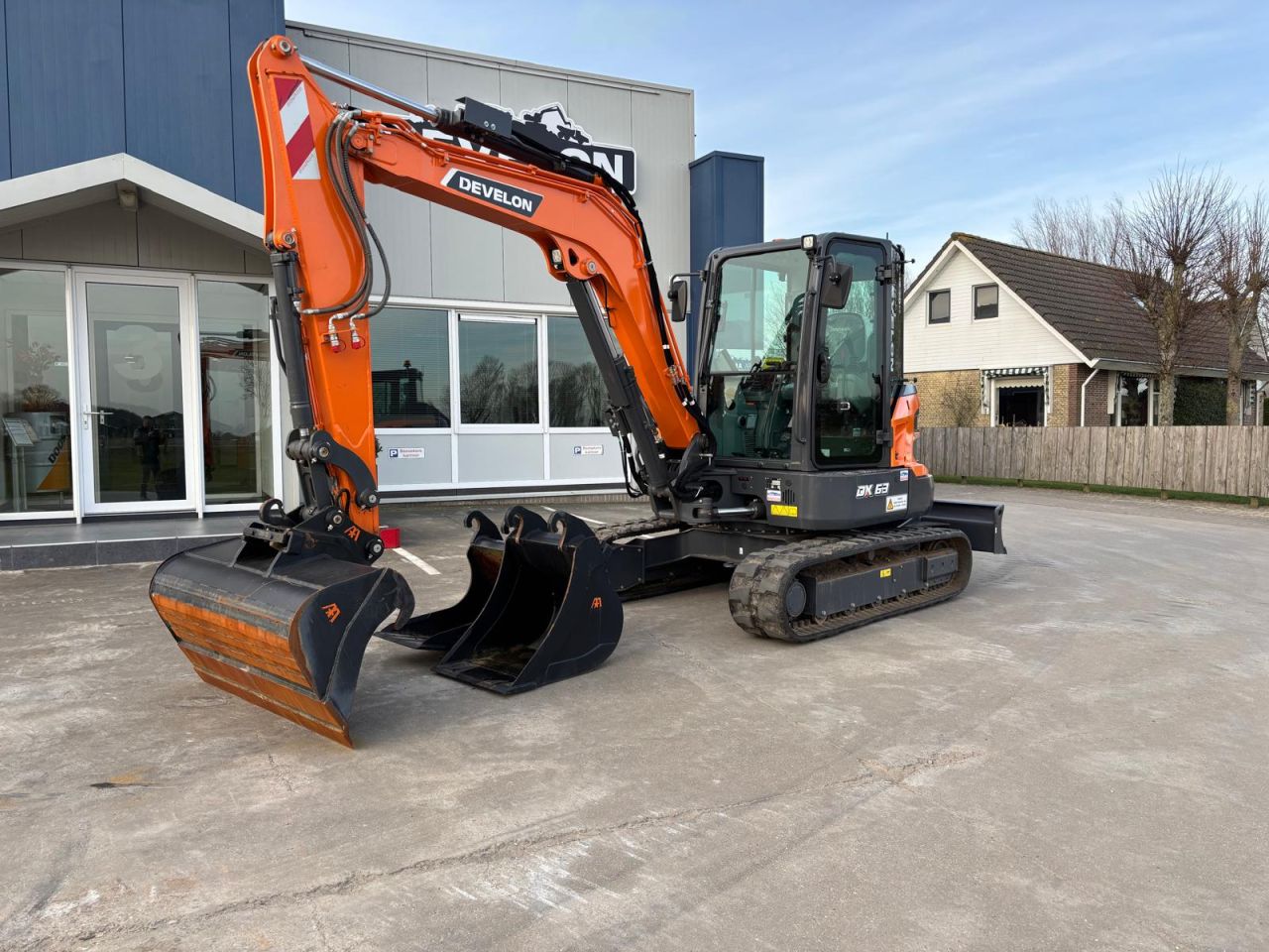 Develon DX63-7