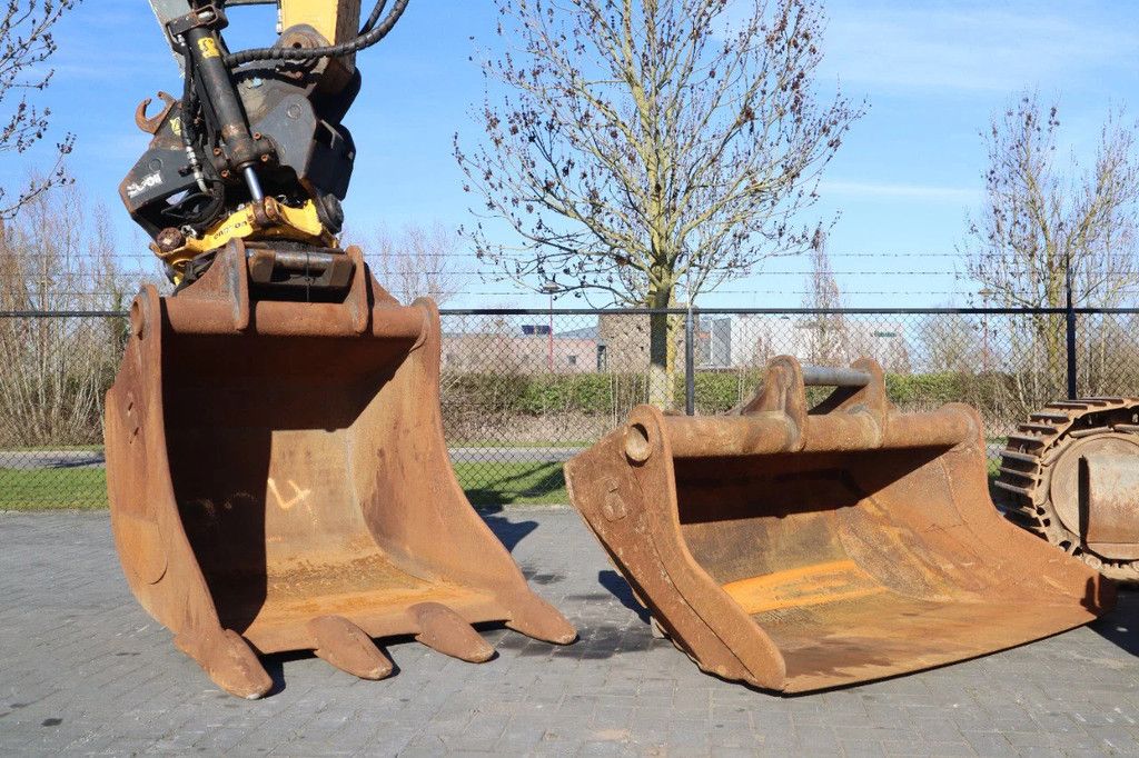 Liebherr R924 LC | ROTOTILT + GRIPPER | 2X BUCKET