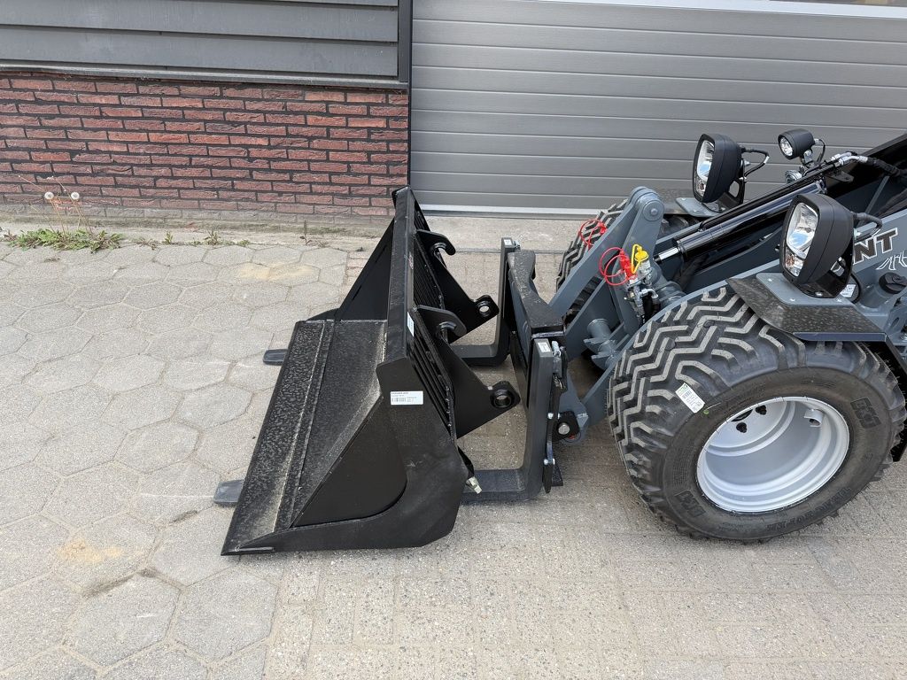 Giant G1500 L X-TRA minishovel / kniklader NIEUW miami blue