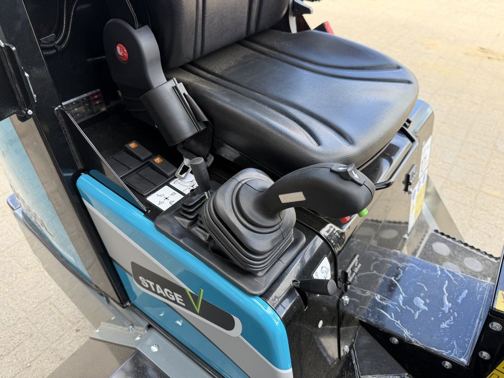 Giant G1500 L X-TRA minishovel / kniklader NIEUW miami blue