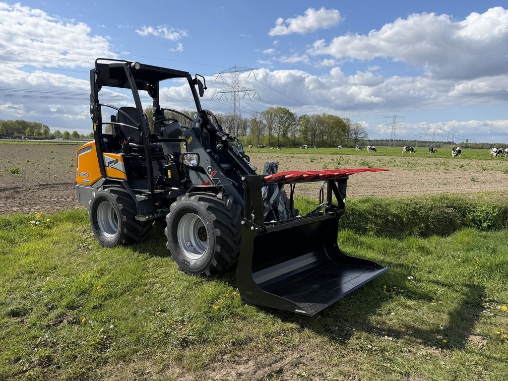 Giant G2700 HD+ minishovel / kniklader NIEUW