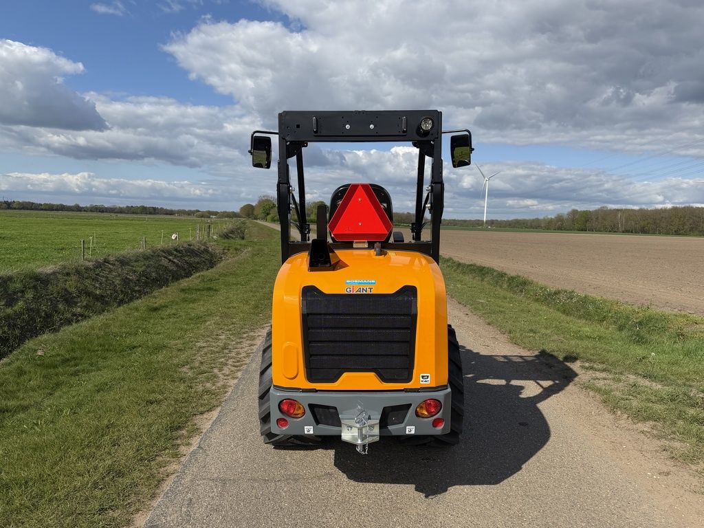 Giant G2700 HD+ minishovel / kniklader NIEUW