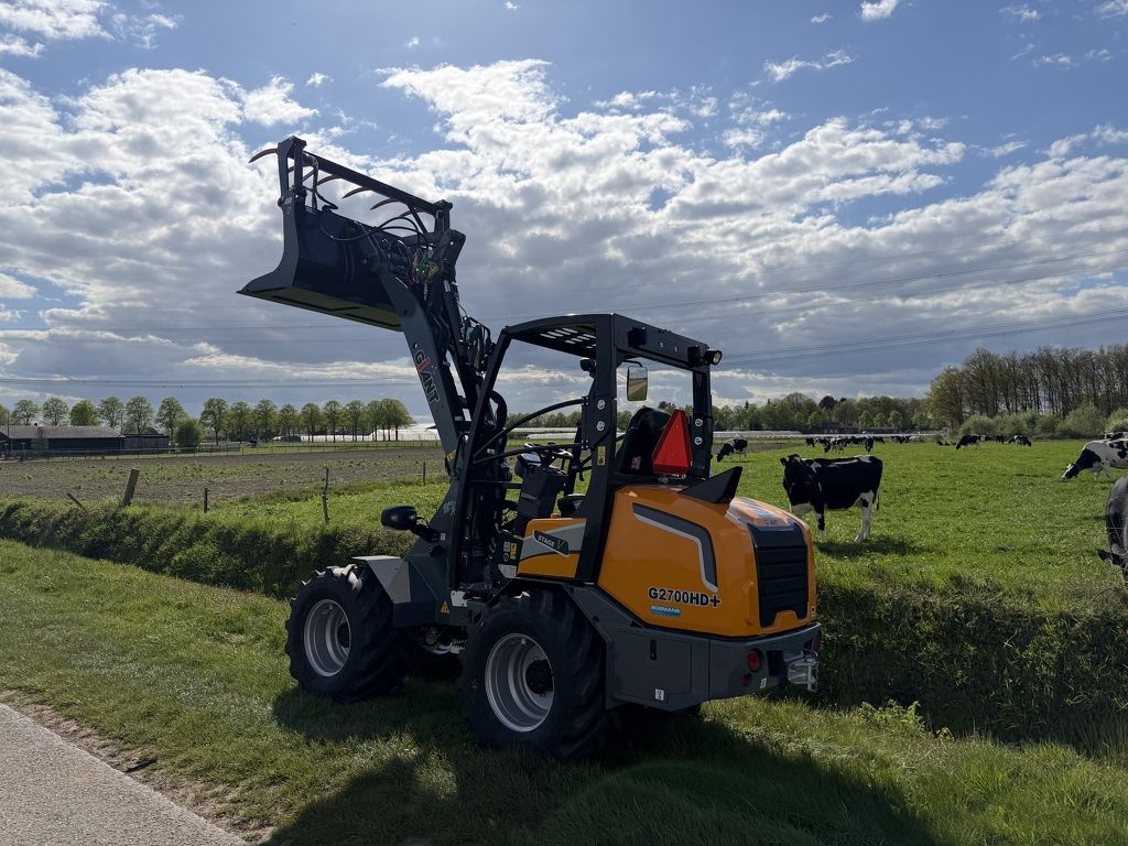 Giant G2700 HD+ minishovel / kniklader NIEUW