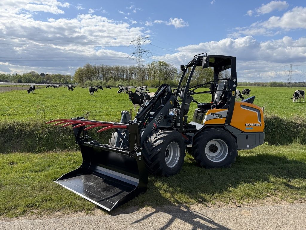 Giant G2700 HD+ minishovel / kniklader NIEUW