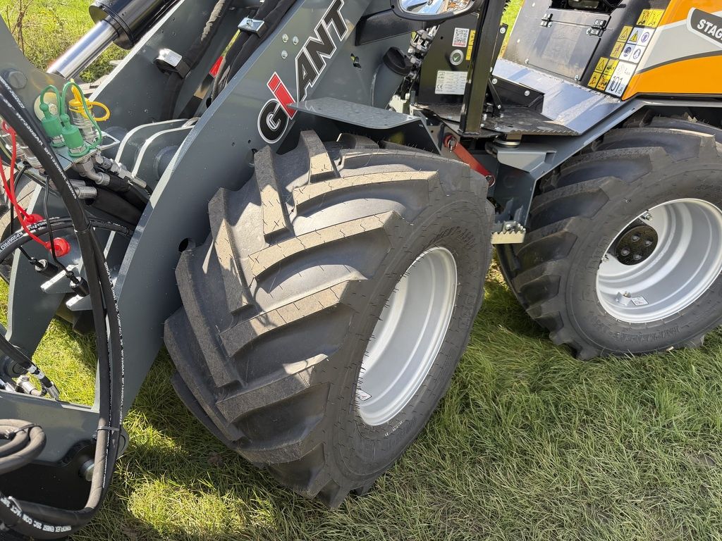Giant G2700 HD+ minishovel / kniklader NIEUW