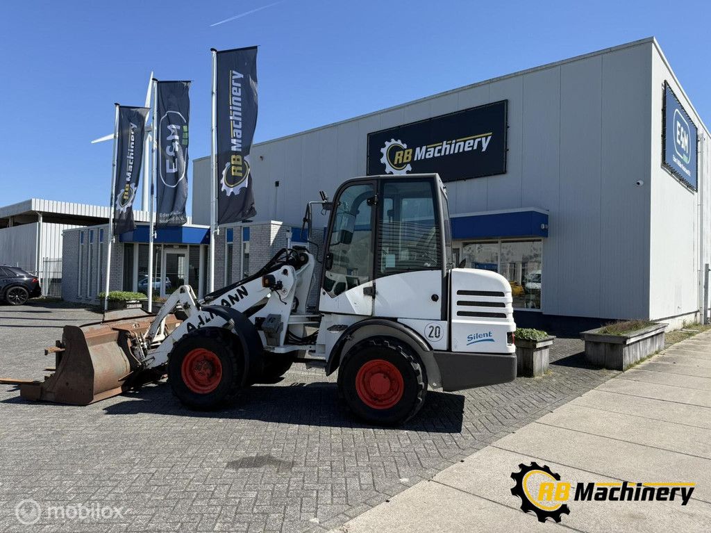 Ahlmann AL80 met 4500 uur. bj 2004