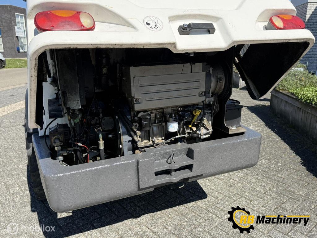 Ahlmann AL80 met 4500 uur. bj 2004