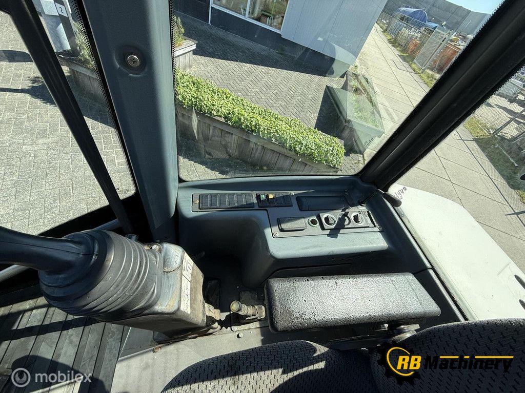 Ahlmann AL80 met 4500 uur. bj 2004