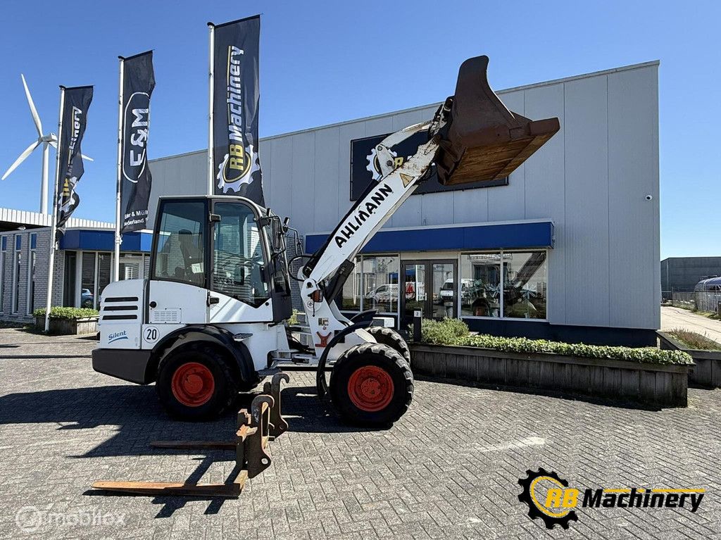 Ahlmann AL80 met 4500 uur. bj 2004