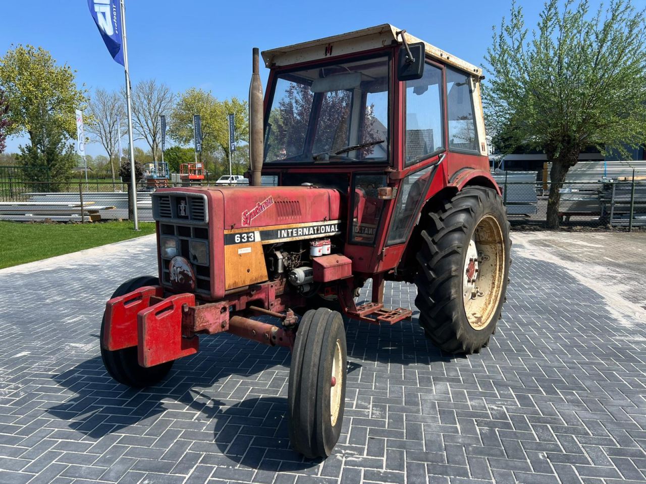International 633 met cabine