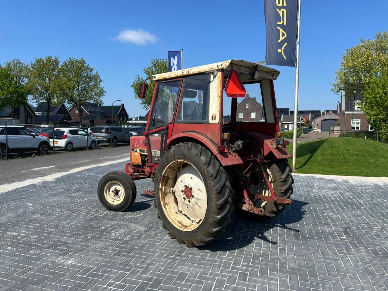 International 633 met cabine