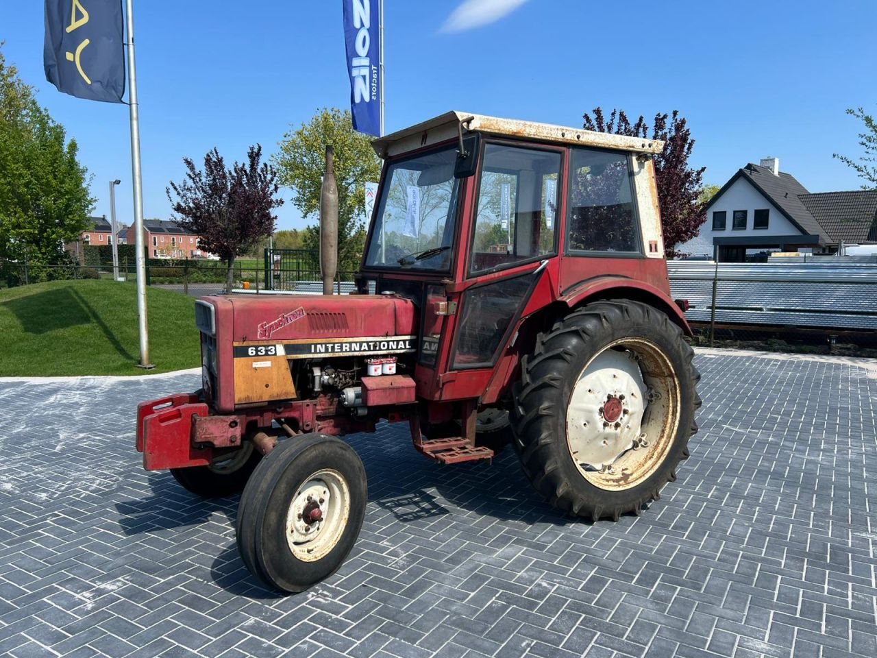 International 633 met cabine