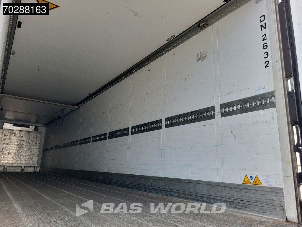 Schmitz Carrier 3 axles Doppelverdampfer Tailgate Palettenkasten Blumenbreit LBW