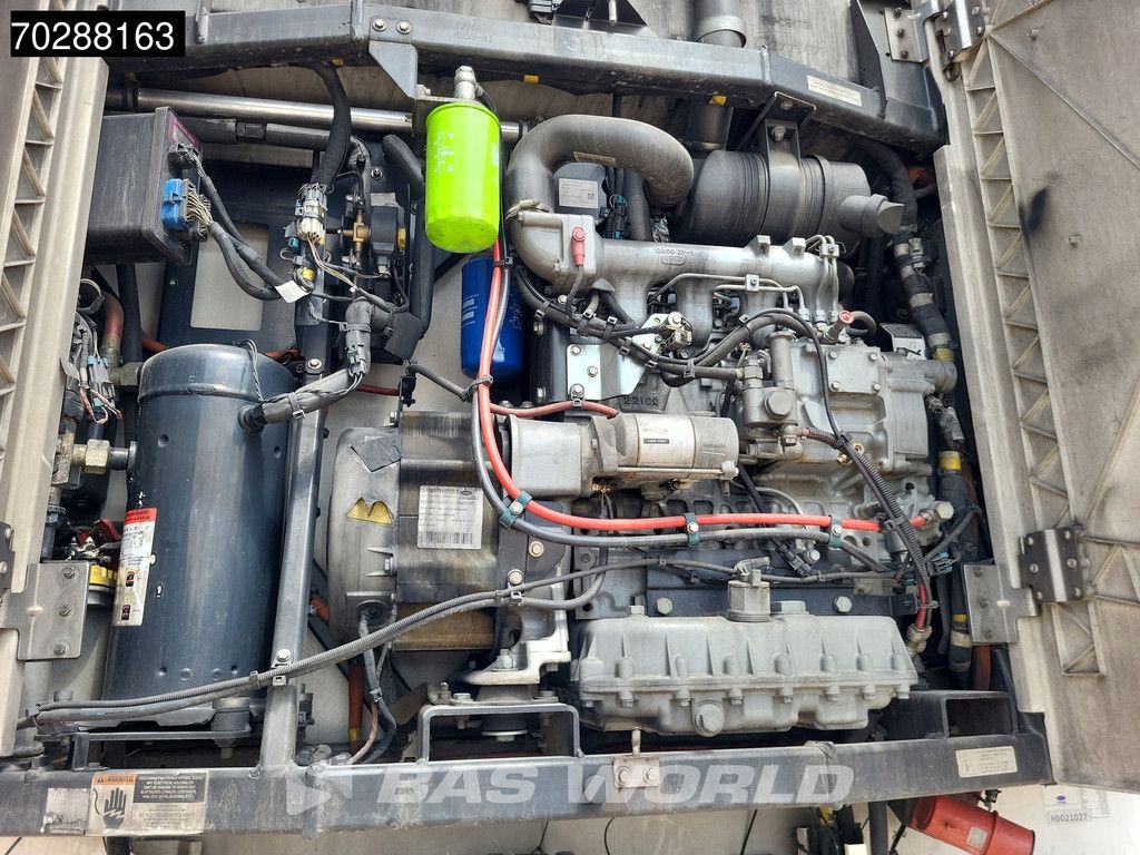 Schmitz Carrier 3 axles Doppelverdampfer Tailgate Palettenkasten Blumenbreit LBW