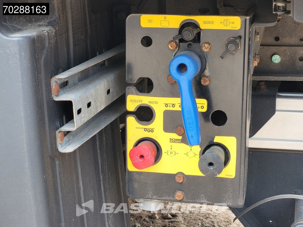 Schmitz Carrier 3 axles Doppelverdampfer Tailgate Palettenkasten Blumenbreit LBW