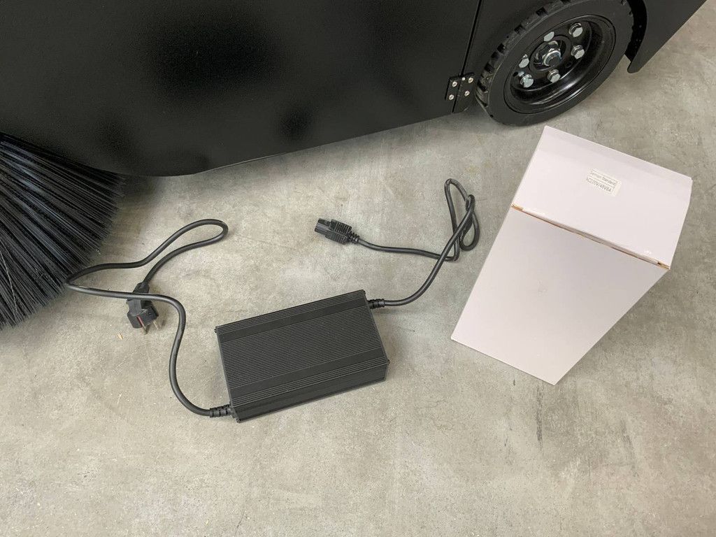 Kremer KRYZS4 Aufsitz-Elektrokehrmaschine 700W 2025 Neu