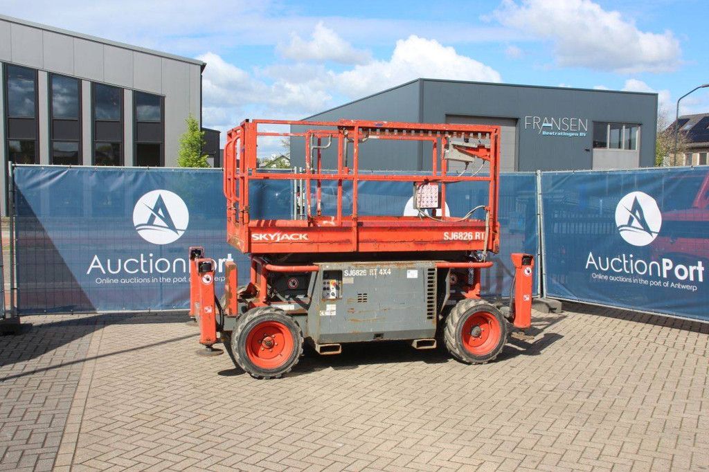 Schaarhoogwerker SkyJack SJ6826RT Diesel 10m 2018