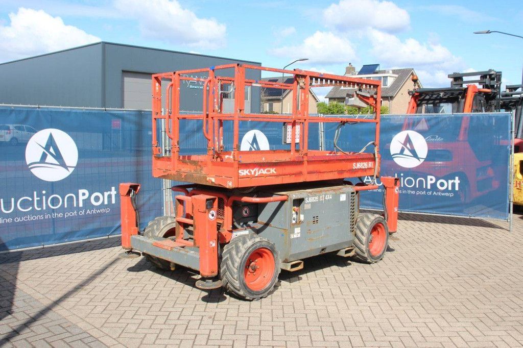 Schaarhoogwerker SkyJack SJ6826RT Diesel 10m 2018