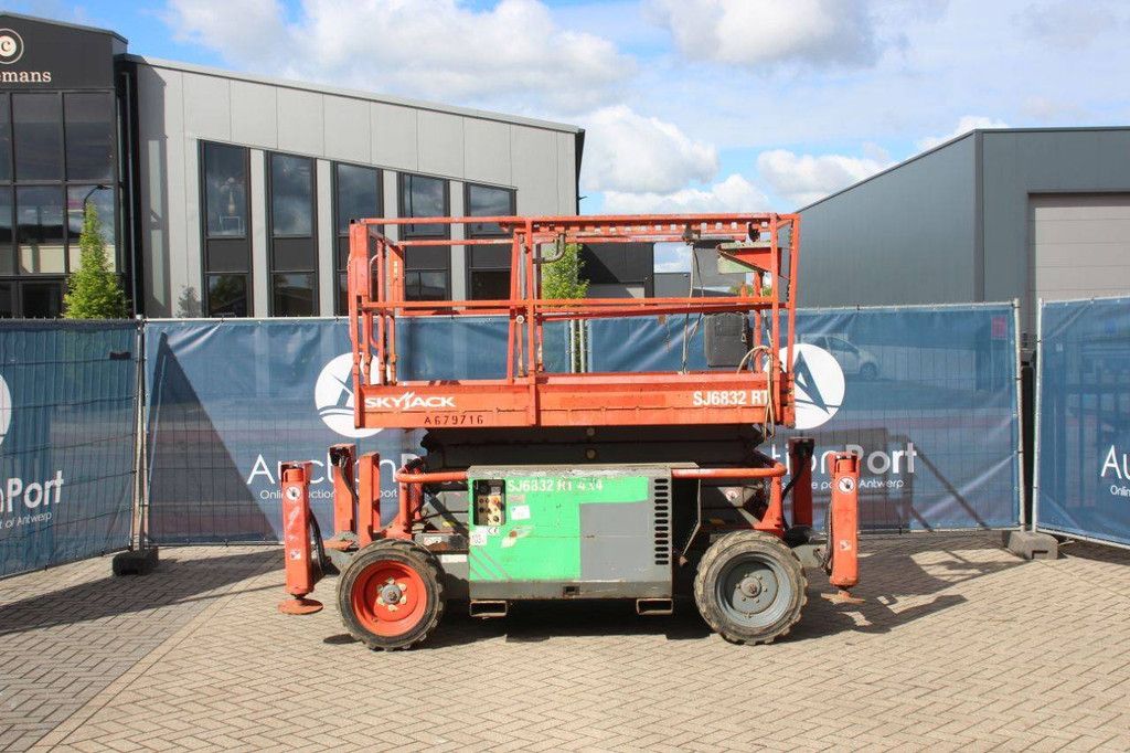 Schaarhoogwerker SkyJack SJ6832RT Diesel 12m 2015