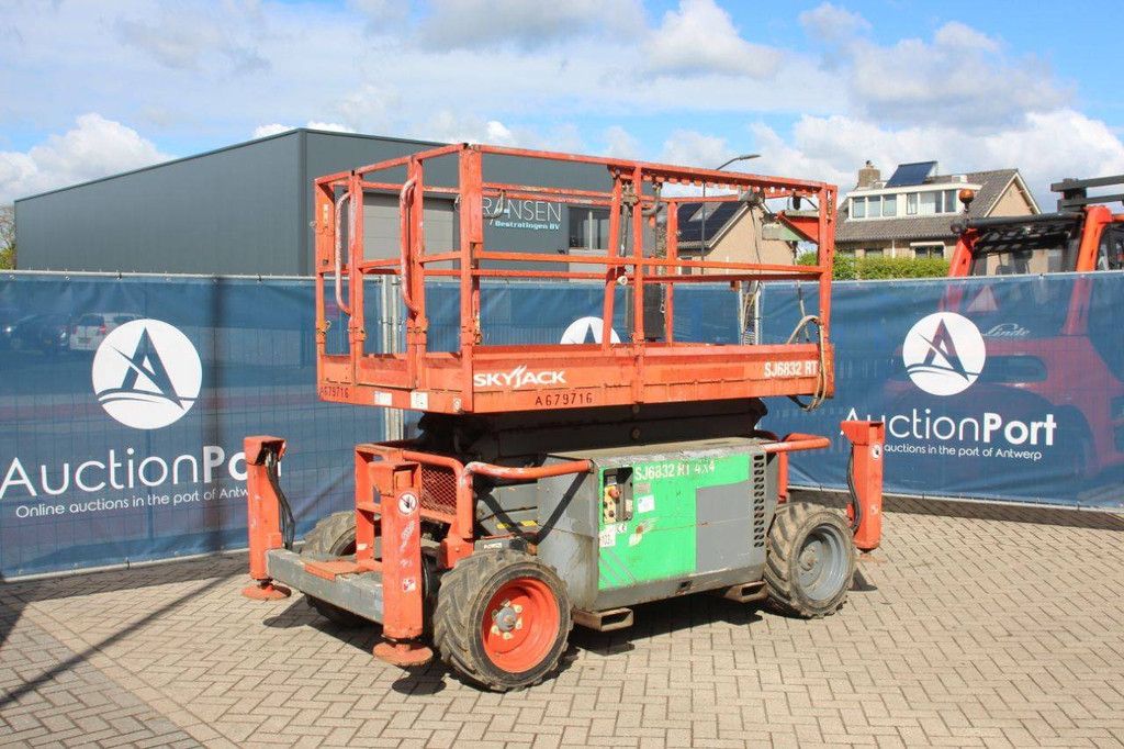 Schaarhoogwerker SkyJack SJ6832RT Diesel 12m 2015
