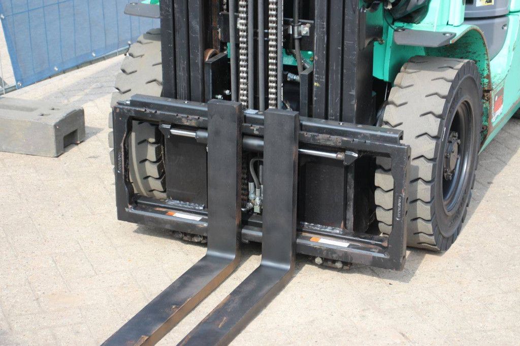 Heftruck Mitsubishi FG25N LPG 2500kg 5.5m 2013