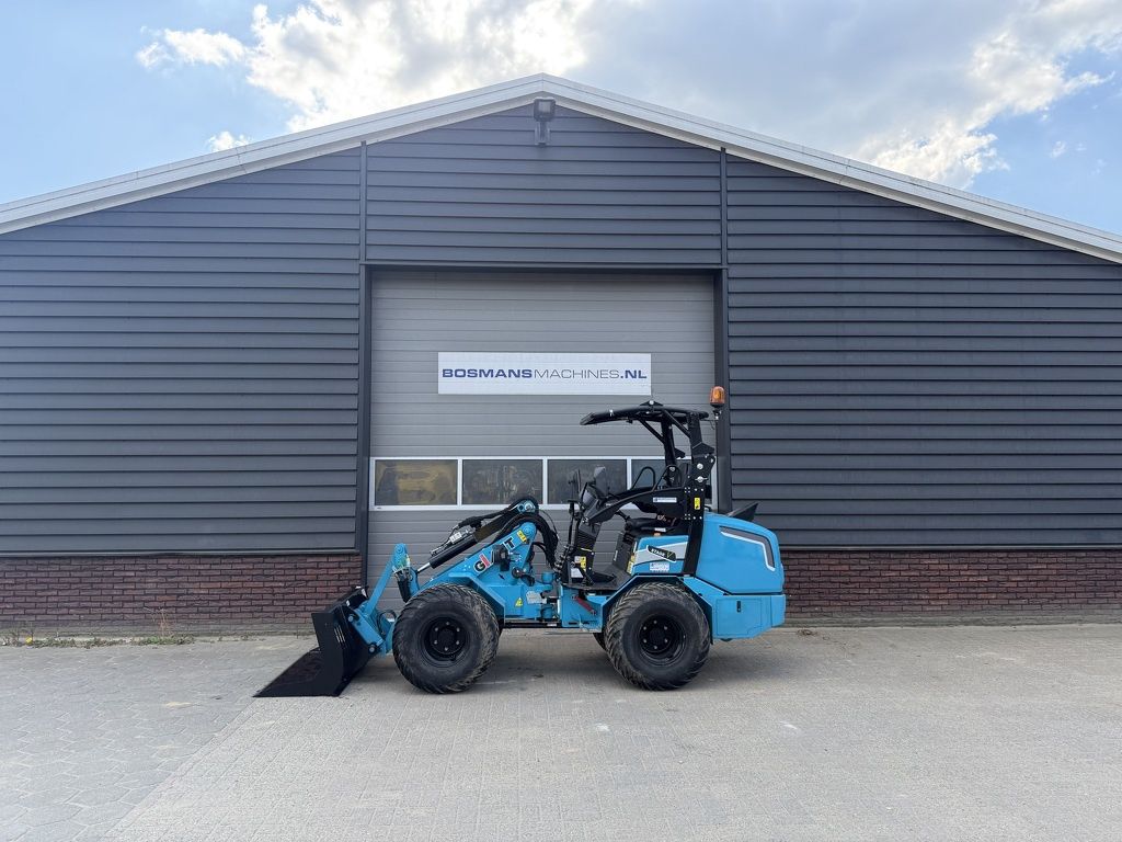 Giant G2700 X-TRA HD+ minishovel BJ 2024 1066 uur