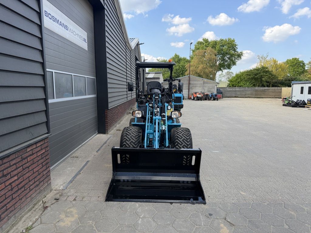 Giant G2700 X-TRA HD+ minishovel BJ 2024 1066 uur